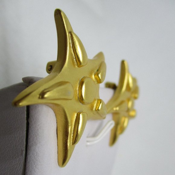 Starfish Matt Finish Gold Tone Clip On Earrings - Picture 4 of 8
